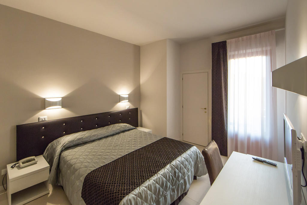 Hotel Delta Montevarchi Habitación foto